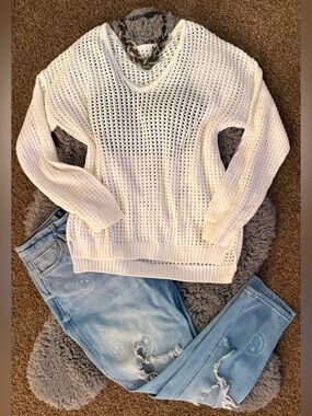 White Open-Knit Women's Sweater - Classic Lightweight Pullover